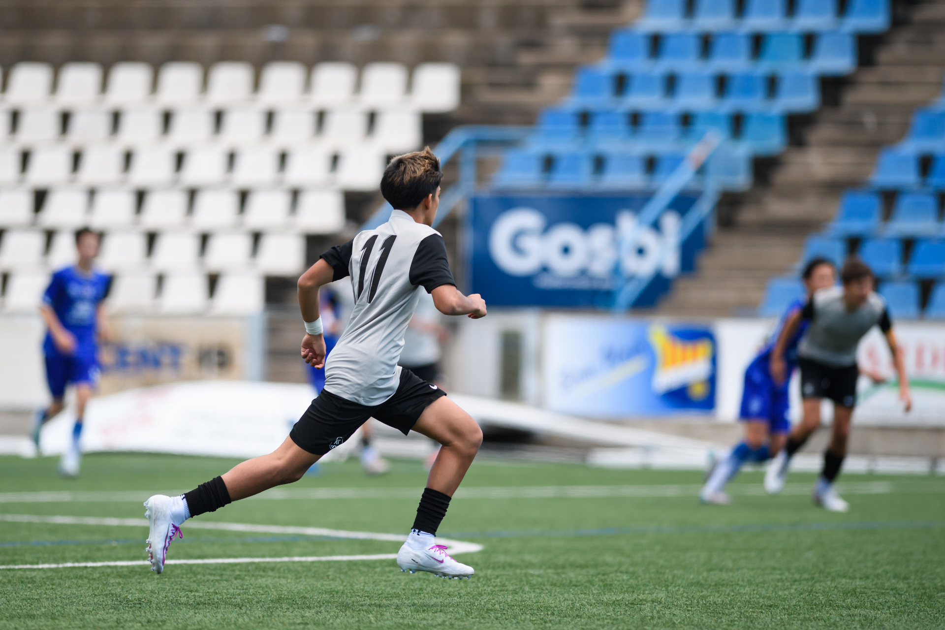 Eric sprinting away from camera in Kaptiva #11
