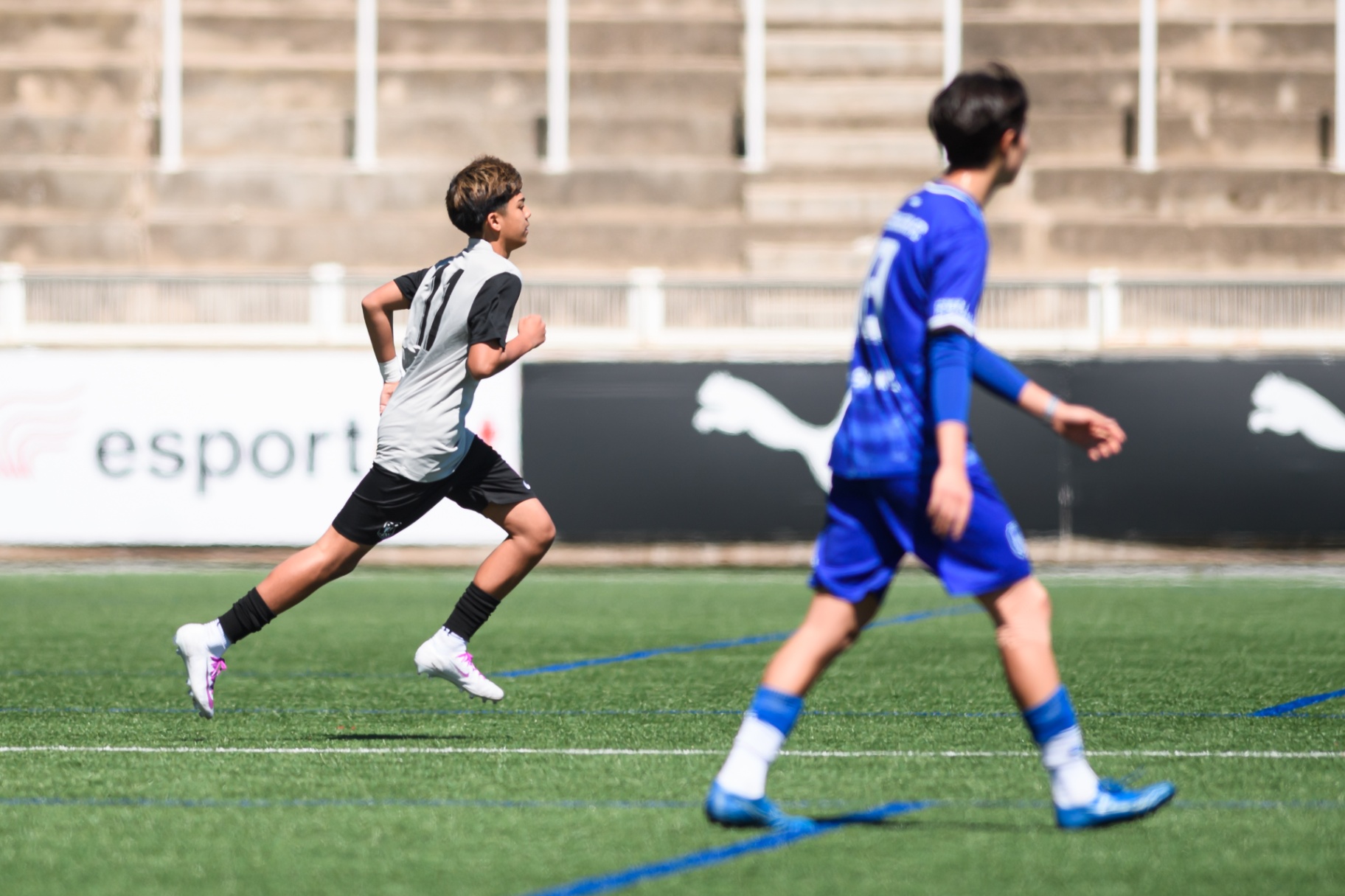 Eric sprinting past a defender