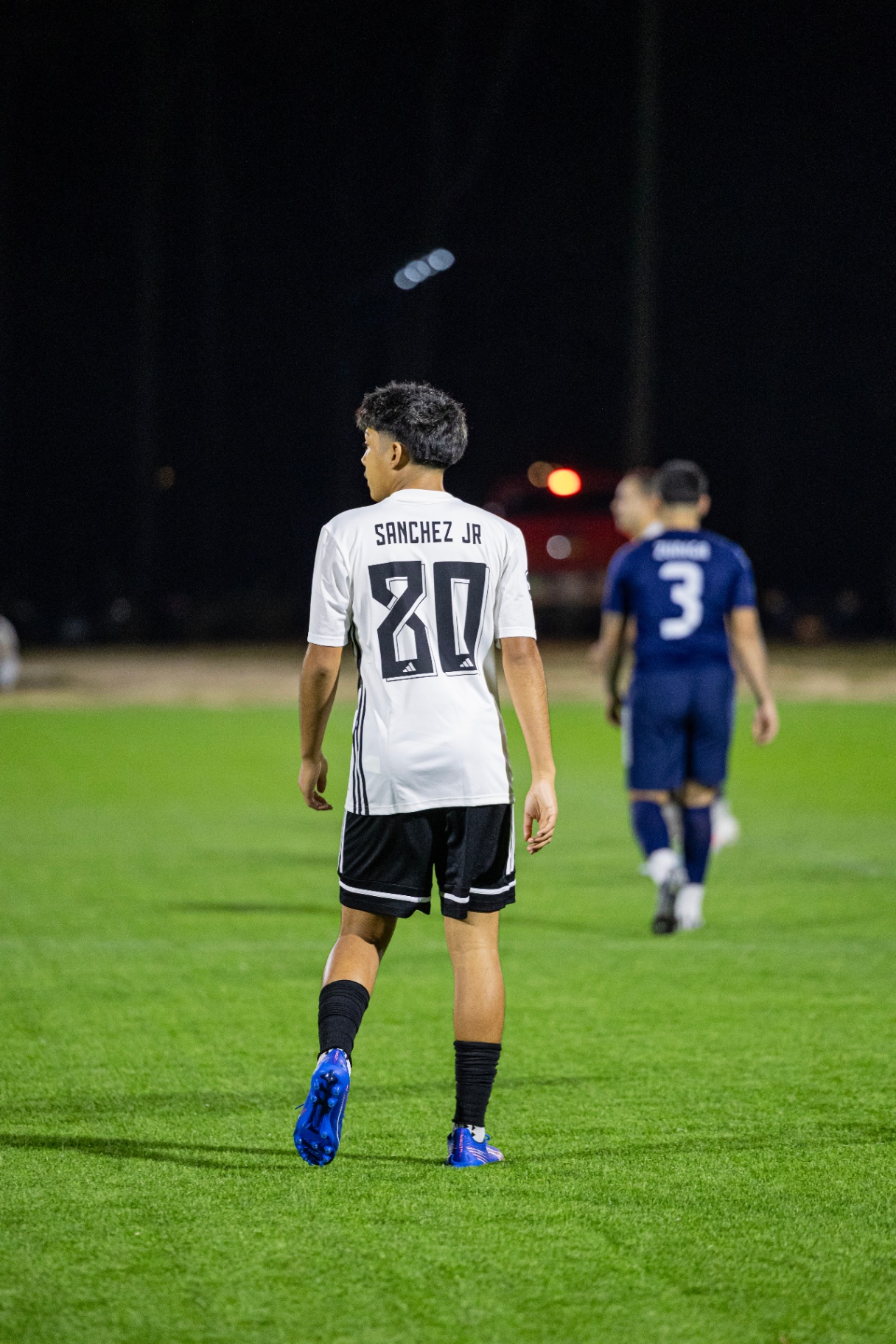 Eric walking the pitch wearing #20