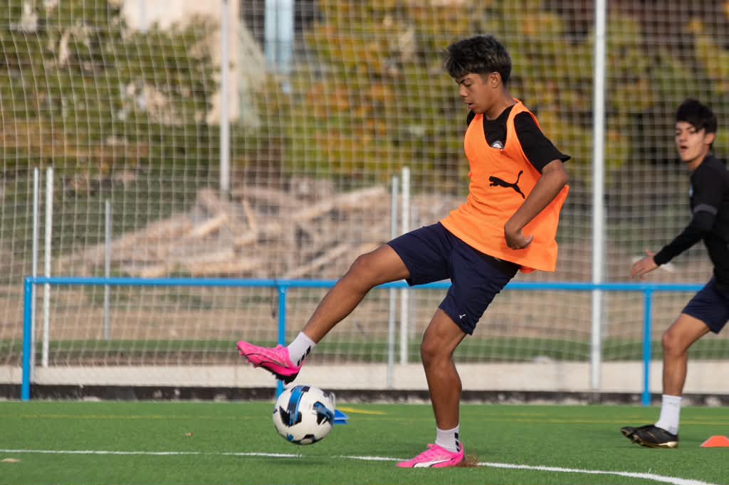 Eric in an Alavés training bib