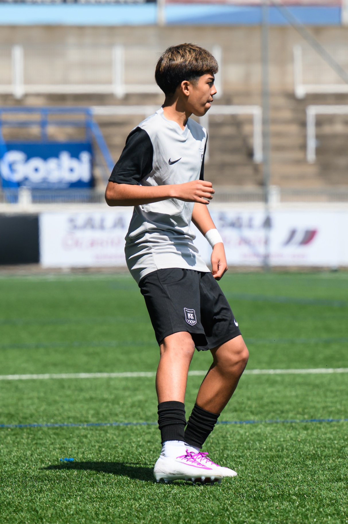 Eric in profile during a Kaptiva match